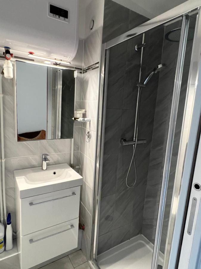Joli Studio Tres Clair A Proximite Mer Pour 3 Personnes La Londe-les-Maures Kültér fotó