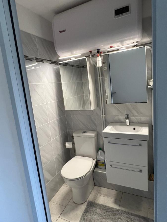 Joli Studio Tres Clair A Proximite Mer Pour 3 Personnes La Londe-les-Maures Kültér fotó